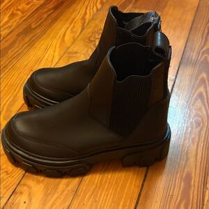 Farm Rio Chelsea Black Boots Size 6